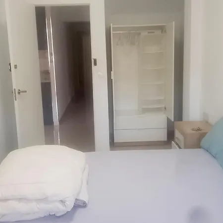 Three Private Bedrooms With Private Bathroom In Spacious In Alicante,shared Kitchen And Living Room,host Lives In The Es Tres Privadas Con Bano Privado,cocina Y Sala De Estar Compartidas,el Anfitrion Vive En El Aparta Αλικάντε